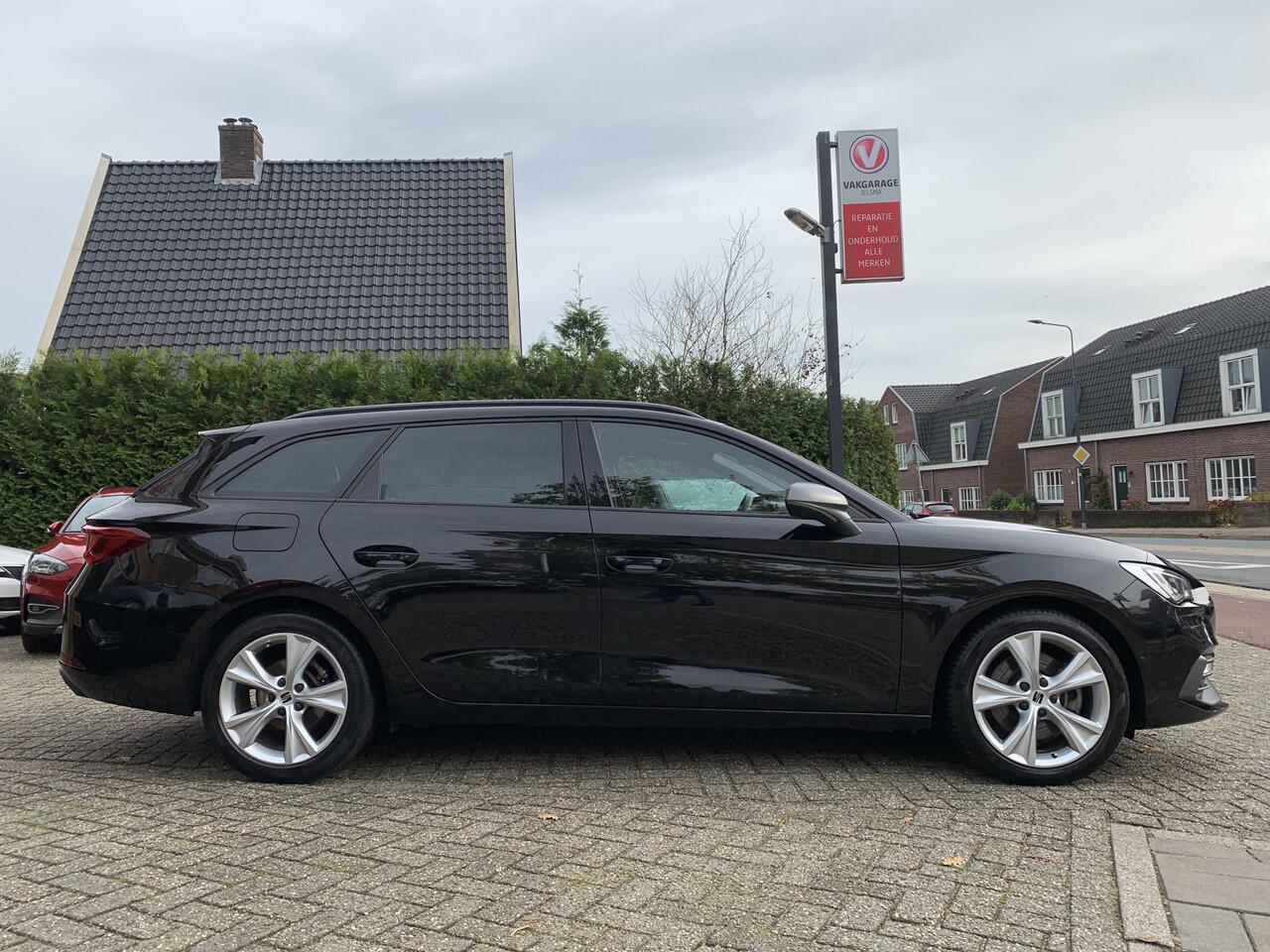 Seat LEON Sportstourer 1.5 eTSi FR Intense Aut., Pano | Technology & Stoelen pack