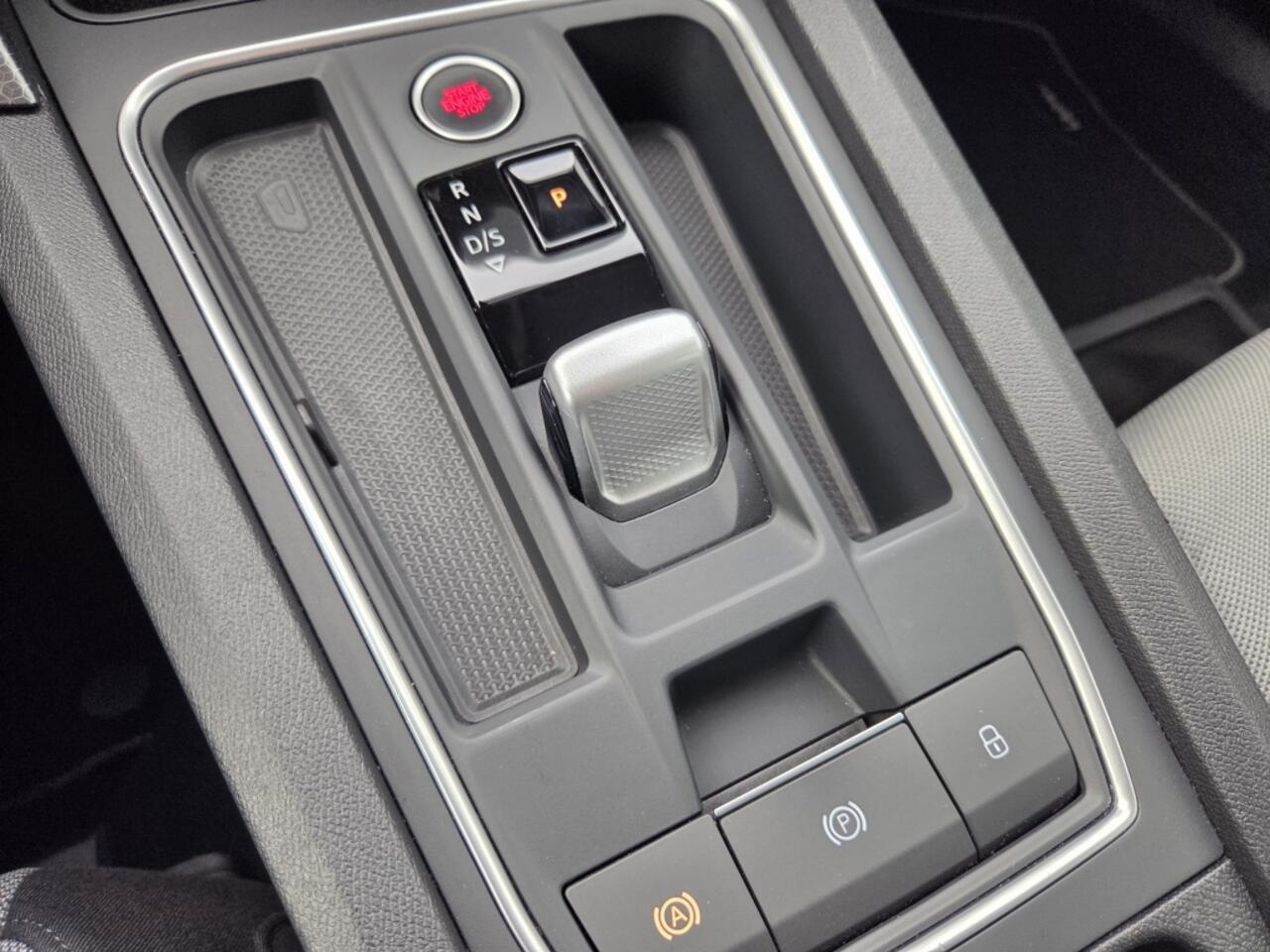 Seat LEON 1.0 eTSI Style BnsIn AUTOMAAT