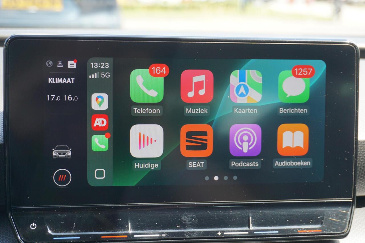 Seat LEON Sportstourer 1.0 TSI Style | groot navi | digitale cockpit