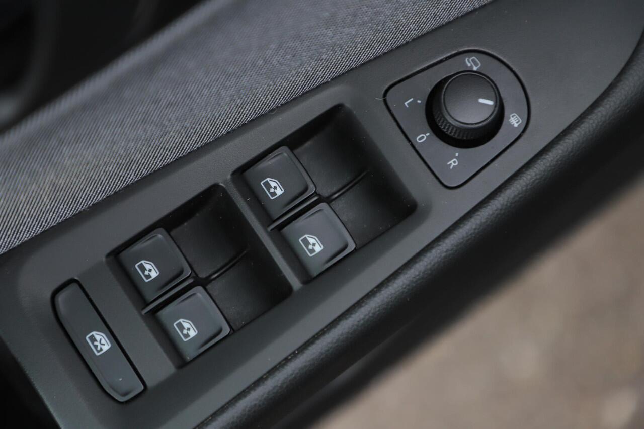 Seat LEON ST 1.0 TSI Style Ultimate Edition Virtual Cockpit Full LED Beats Audio Navigatie Achteruitrijcamera Carplay Android Clima Stoelverwarming Cruise Control Lane Assist