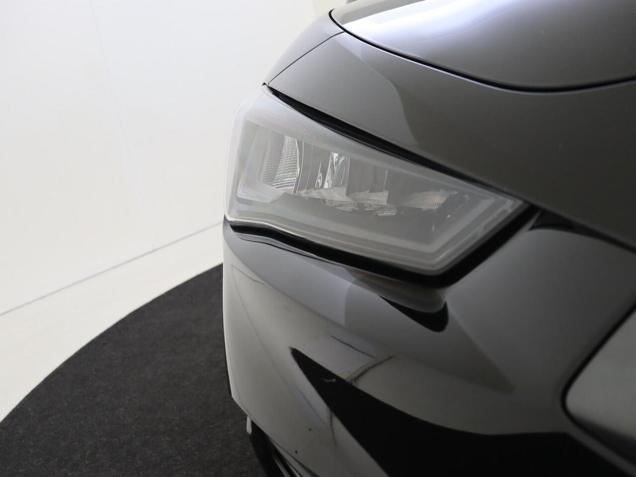 Seat LEON 1.4 TSI eHybrid PHEV FR | Stoel- en stuurwielverwarming | Navigatie | Sfeerverlichting | 3-zone airco | Cruise control | Elektrisch inklapbare buitenspiegels | Draadloze telefoonlader |