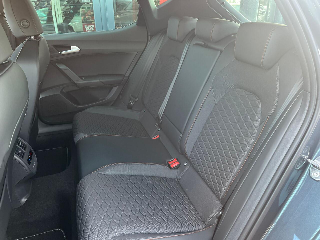 Seat LEON 1.5 eTSI FR Business Intense DSG Automaat / Navigatie / 17'' LMV /