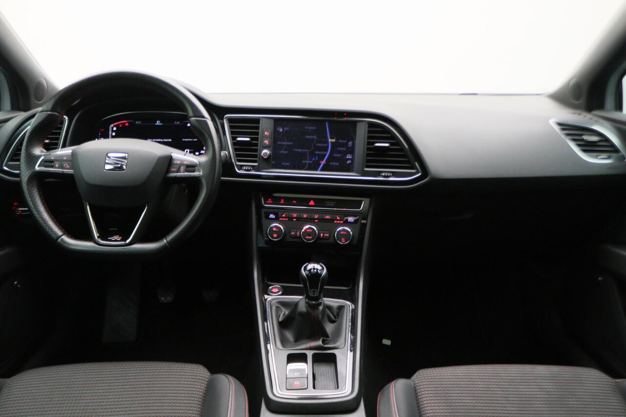 Seat LEON ST 1.5 TSI FR Ultimate Edition Panoramadak, Virtual Cockpit, Trekhaak, Keyless, Beats Audio, Camera, 18"