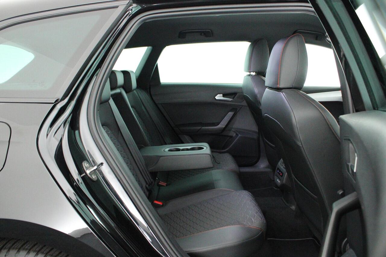 Seat LEON Sportstourer 1.5 eTSI 150pk DSG FR Launch Edition Trekhaak Camera Keyless Adaptive Chassis Stoelverwarming Virtual Cockpit Navigatie