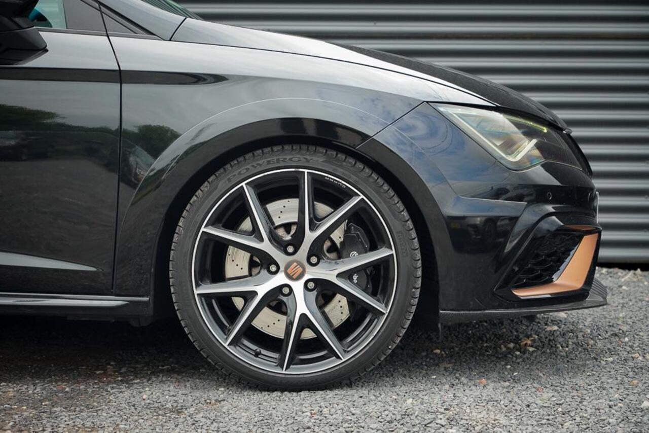 Seat LEON ST 2.0 TSI 4DRIVE CUPRA R Ultimate Edition / Pano / Carplay