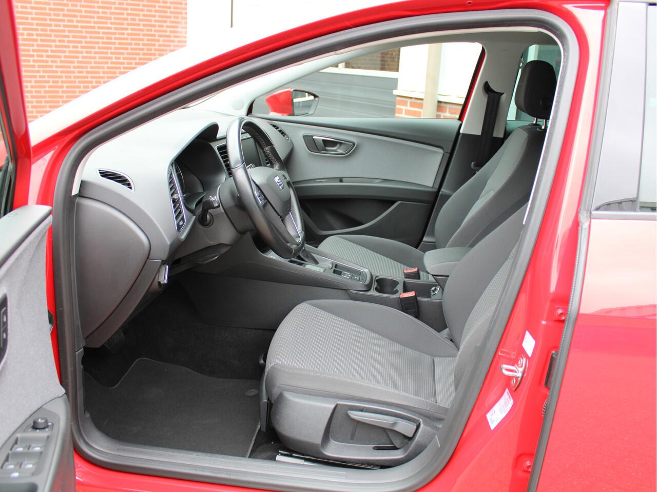 Seat LEON 1.5 TSI 150PK Style Ultimate Edition Automaat /NAVI/18'LM/Camera/Trekhaak/Stoelverwarming/PDC/Keyless/Lane assist/DAB+/NAP! 1e eig!