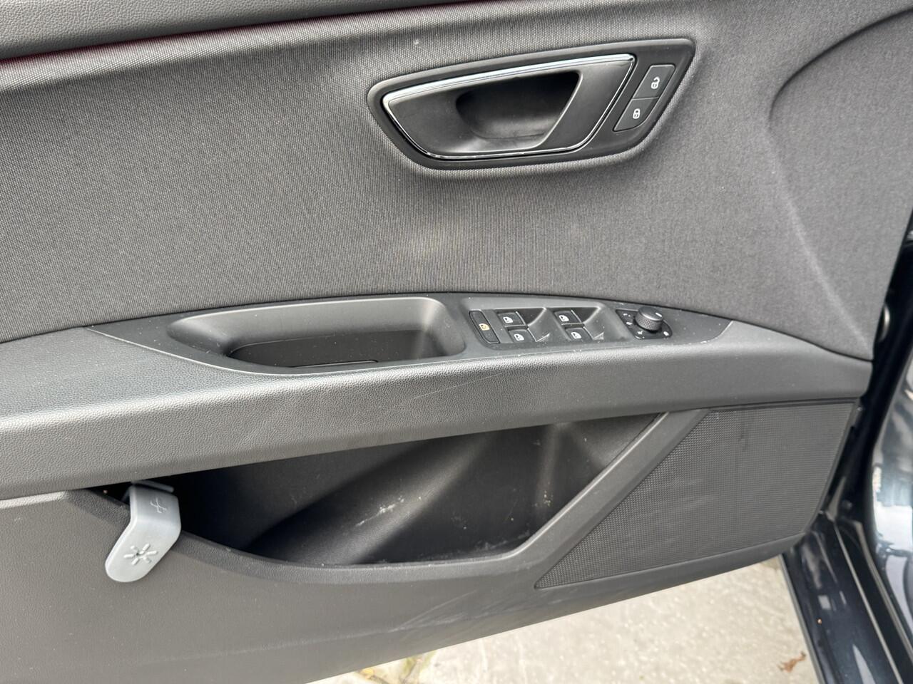 Seat LEON ST 1.5 TSI 150pk DSG FR Business Intense Panorama Dak Climatronic PDC Navigatie Stoelverwarming