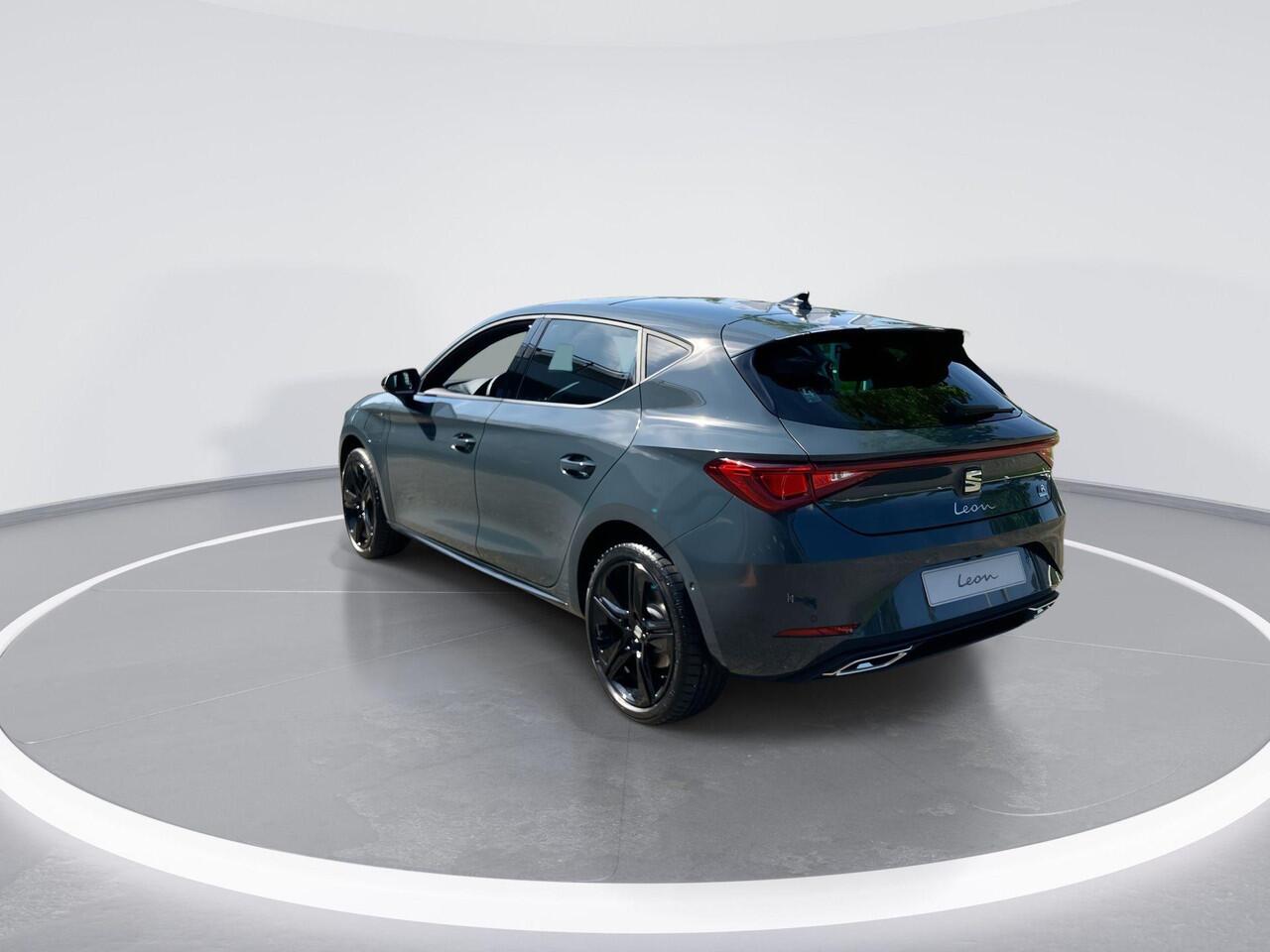 Seat LEON FR Business 1.5 TSI eHybrid 150kW / 204pk Hatchbac | 18'' Lichtmetalen Velgen | Panorama dak | Black Pakket |