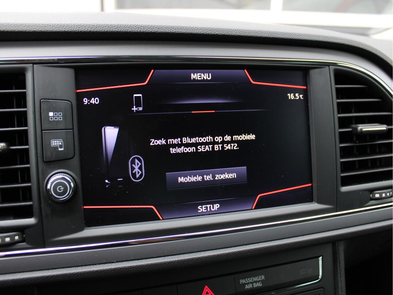 Seat LEON 1.5 TSI 150PK Style Ultimate Edition Automaat /NAVI/18'LM/Camera/Trekhaak/Stoelverwarming/PDC/Keyless/Lane assist/DAB+/NAP! 1e eig!