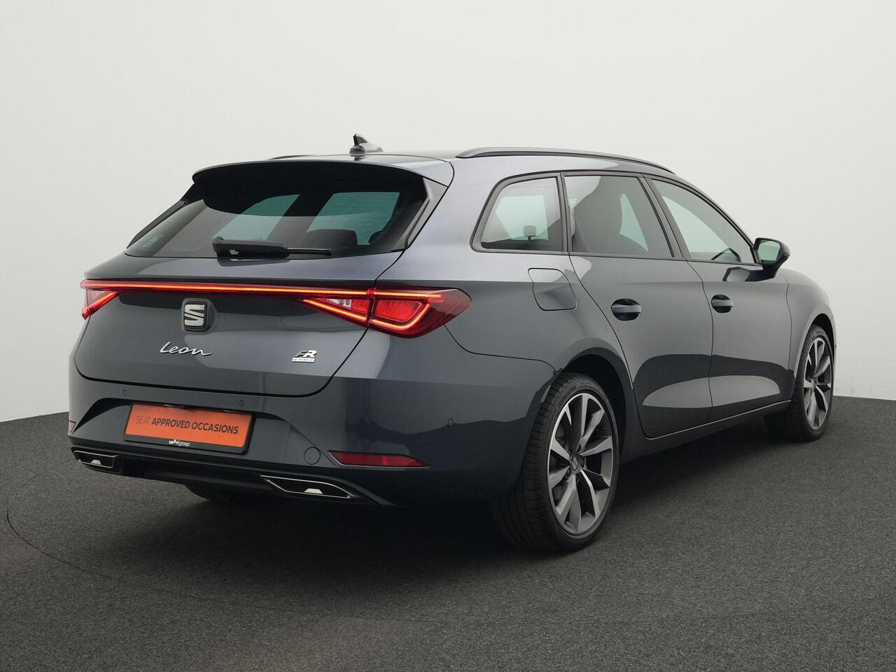 Seat LEON Sportstourer 1.4 TSI eHybrid 204 pk DSG FR Business Intense | Trekhaak | Full LED | Sportstoelen | Stoelverwarming | Achteruitrijcamera | 18 inch 'Performance'
