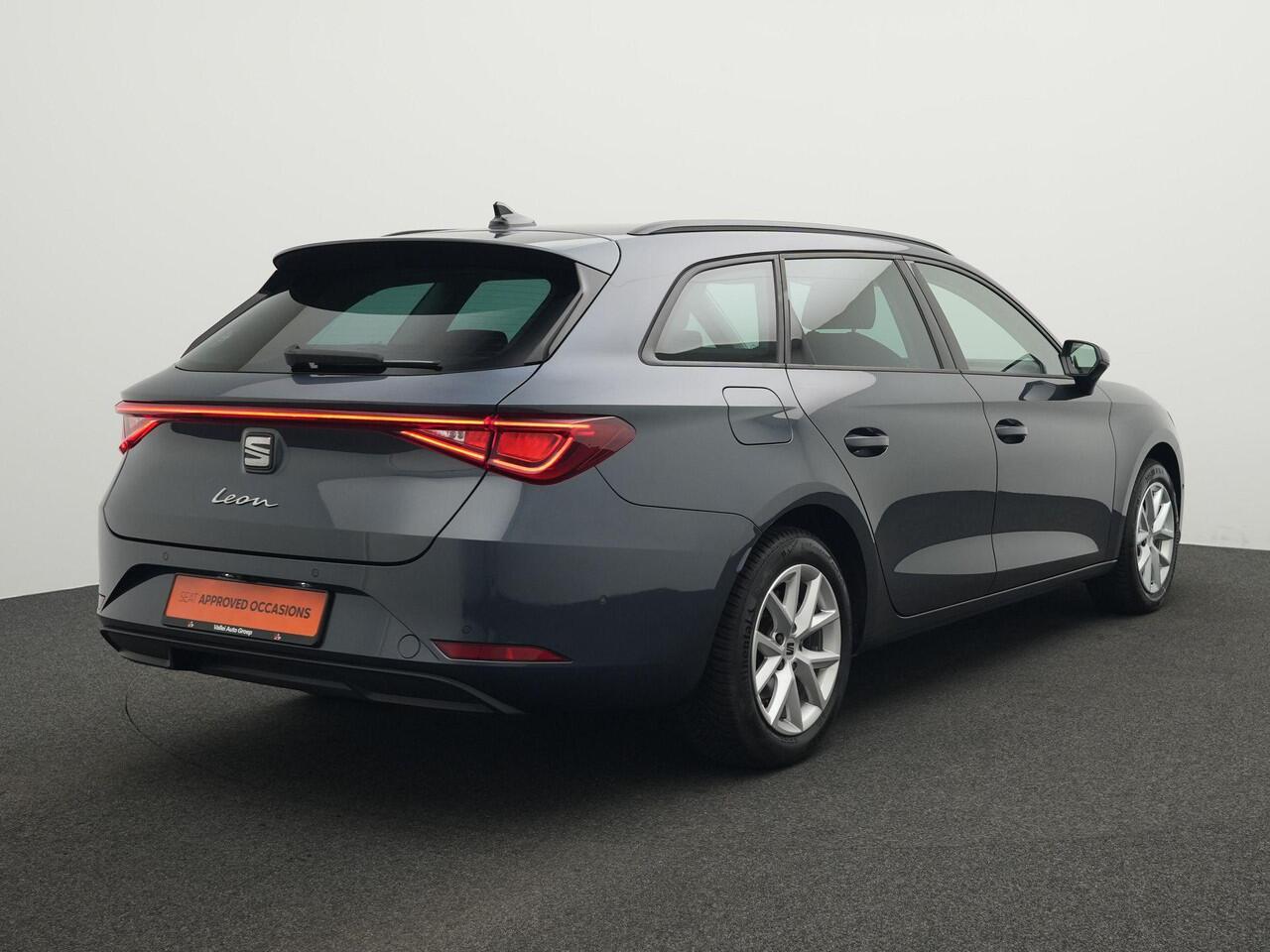 Seat LEON Sportstourer 1.0 eTSI 110 pk DSG Style Business Intense | Trekhaak | Achteruitrijcamera | Stoel-/stuurverwarming | 16 inch