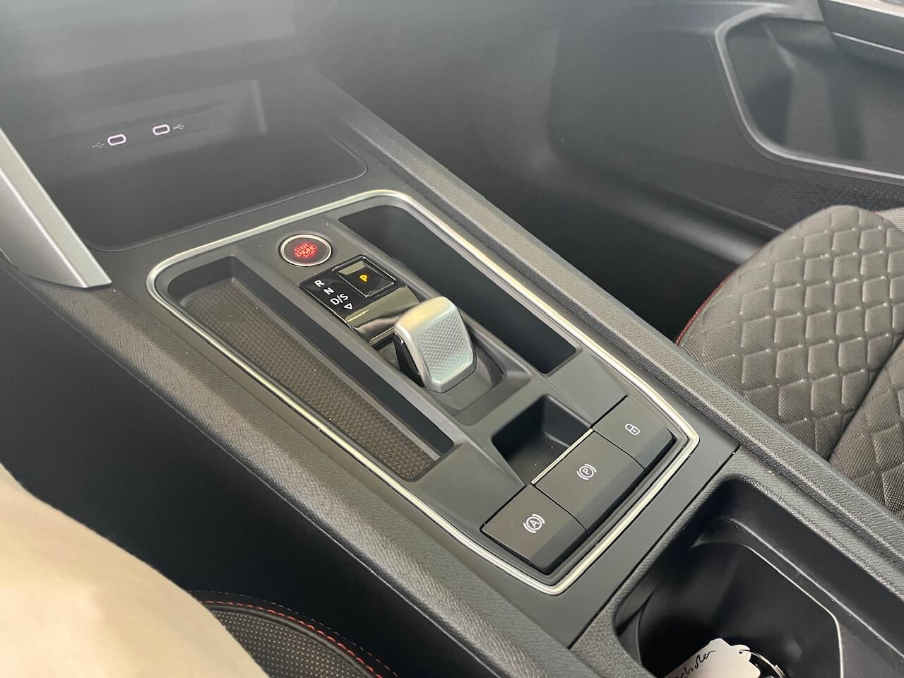 Seat LEON Sportstourer 1.4 TSI DSG eHybrid PHEV FR Business Intense / Zwenkbare trekhaak / Achteruitrij camera / Navigatie / 17'' LMV