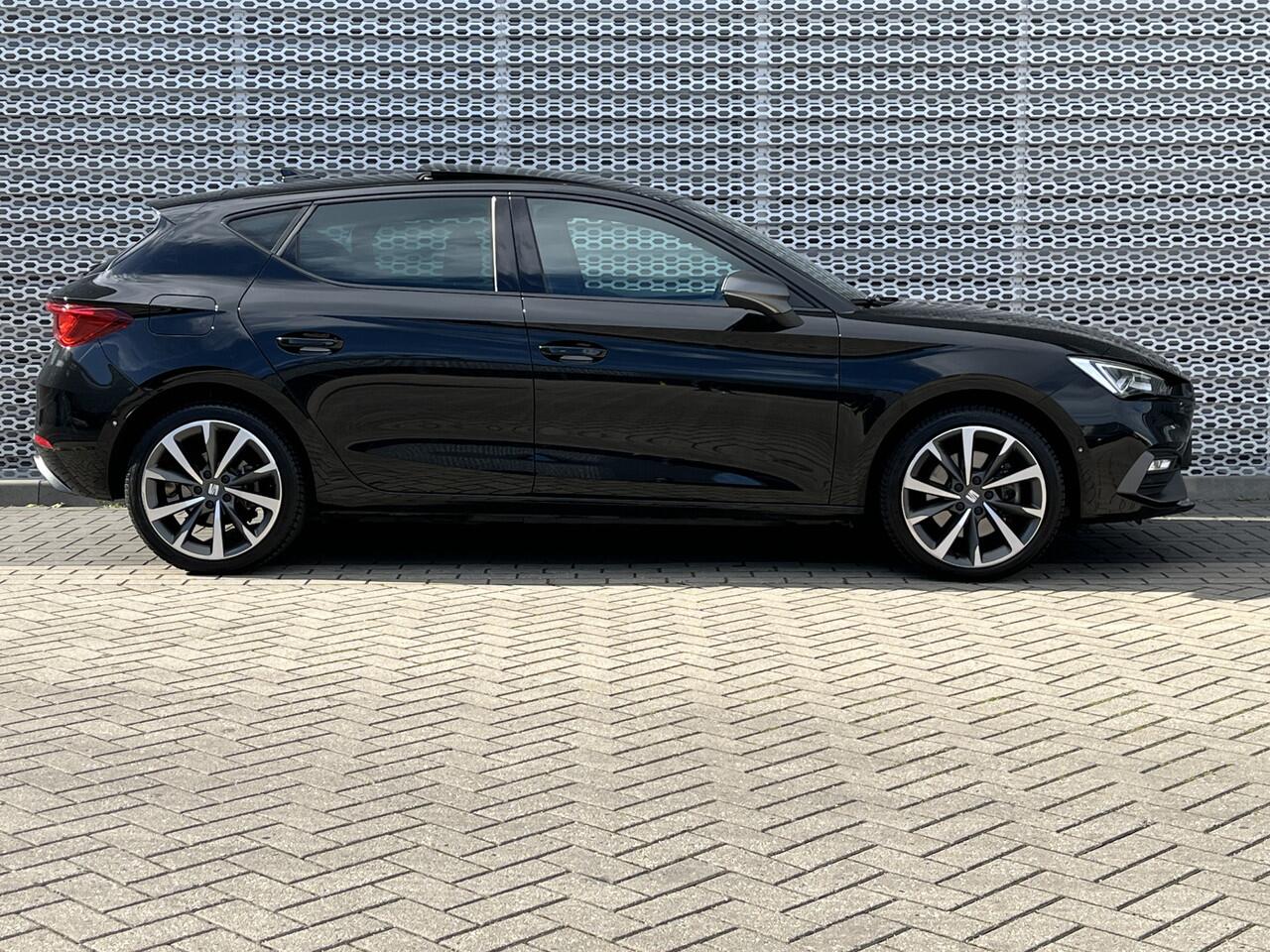 Seat LEON 1.4 TSI eHybrid PHEV FR Business Intense / Panoramadak / 18" LMV / Navigatie / App connect / Camera / Parkeersensoren V+A / Dodehoek / **