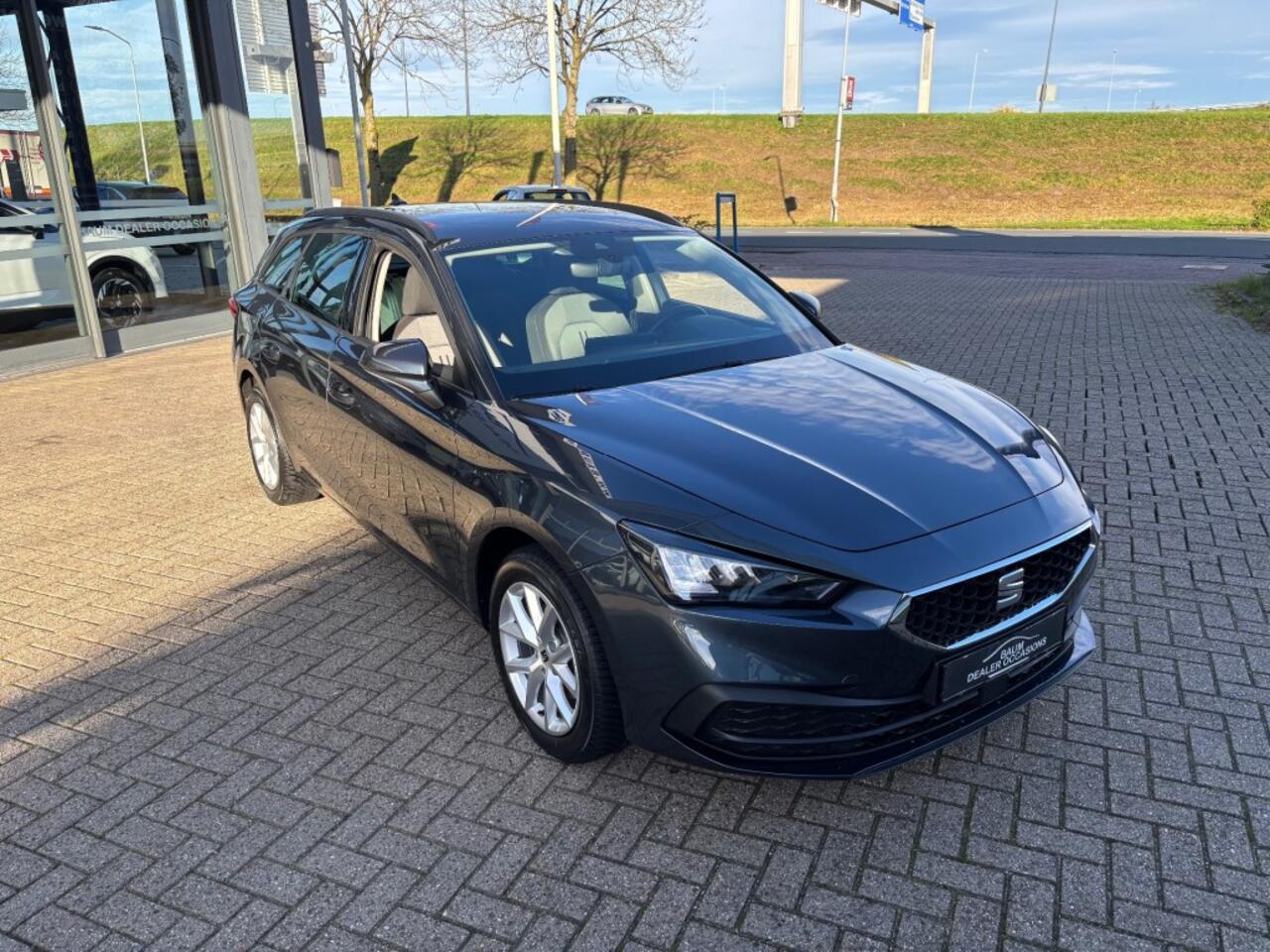 Seat LEON 1.0 ETSI STYLE AUTOMAAT NAVI-CARPLAY WINTERPACK PDC-CAMERA.