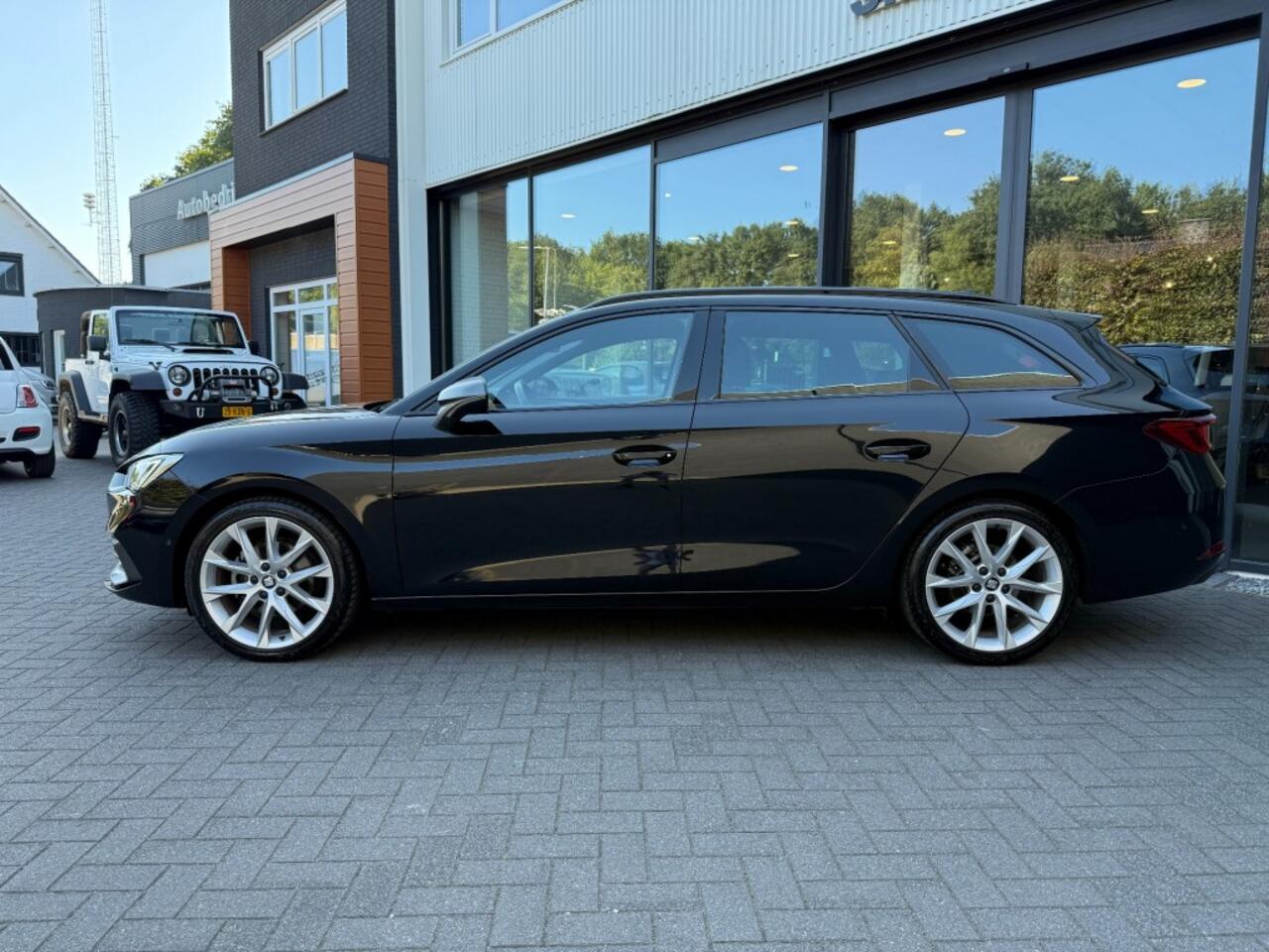 Seat LEON Sportstourer 1.5 eTSI FR,LED,Trekhk Elekt,Adapt Cruise,BLIS,Lane Ass.,Half Leer