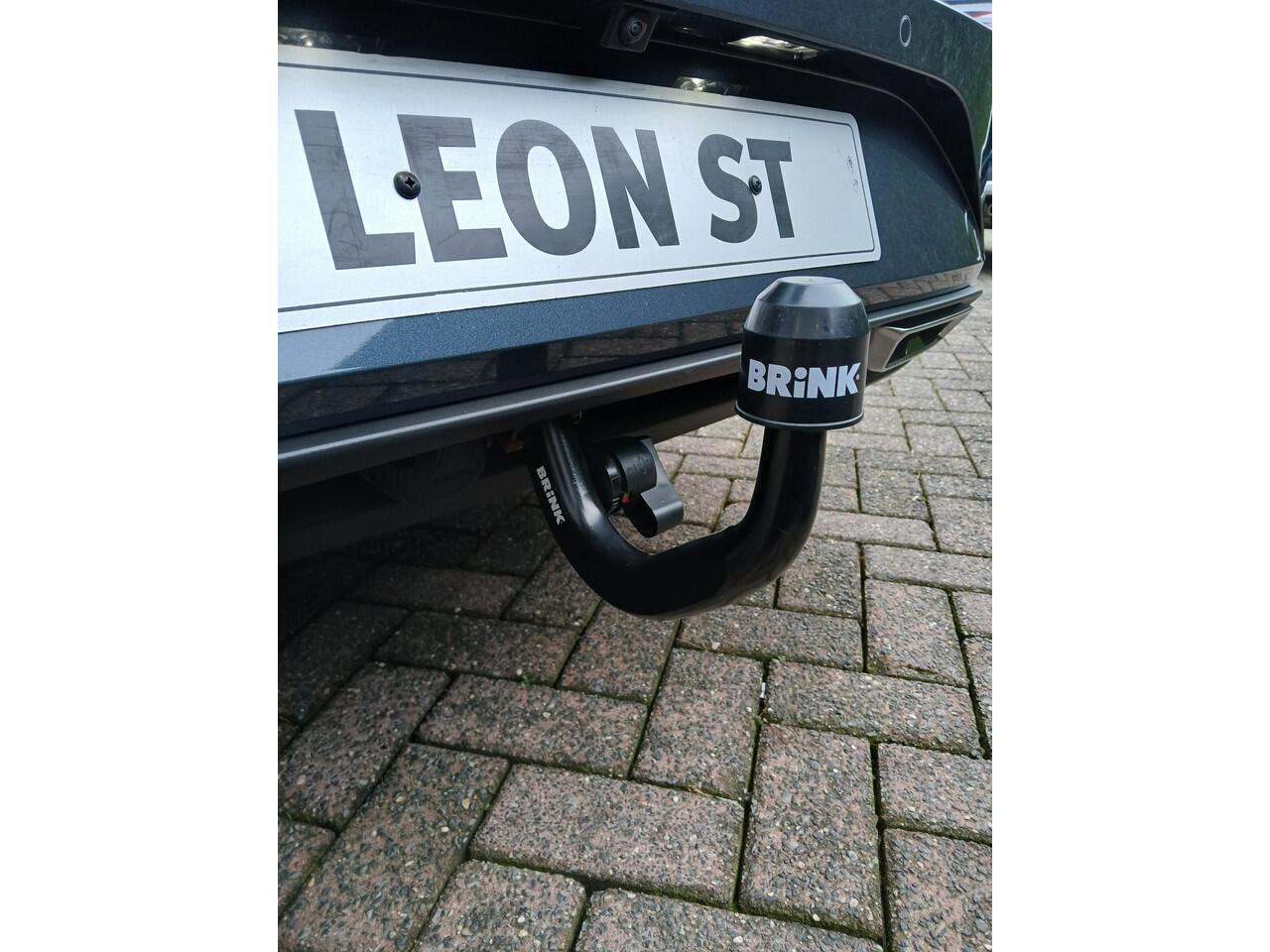 Seat LEON Sportstourer 1.5 TSI FR Business Intense + 18 inch + Trekhaak, slechts 19.000 km!!