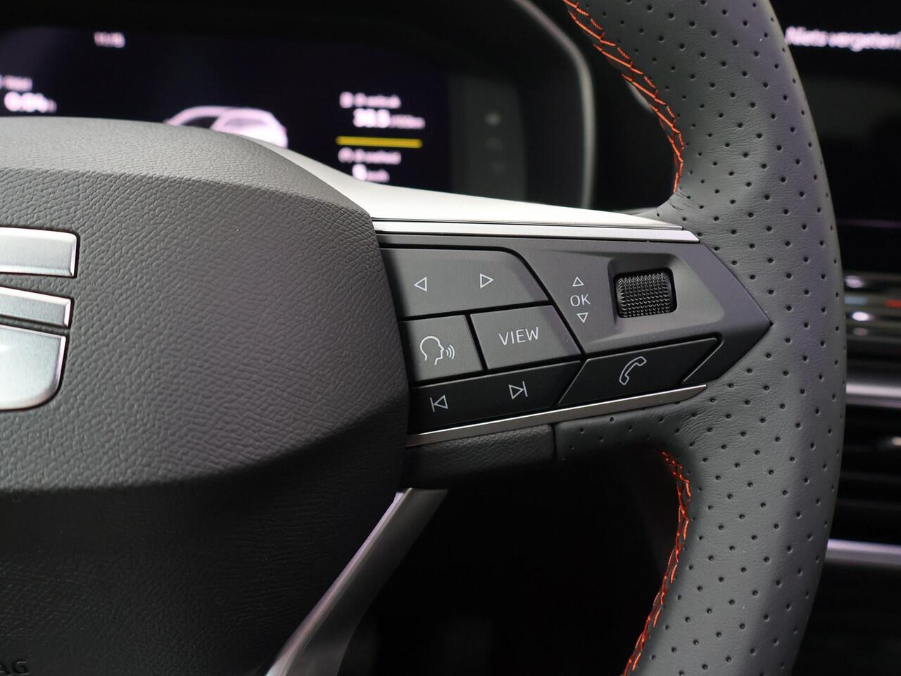 Seat LEON Sportstourer FR Business Intense 1.5 eTSI 110kW / 150pk DSG | LED Matrix | 18" | Navigatie | Achteruitrijcamera |