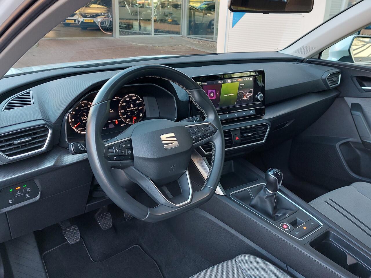 Seat LEON 1.0 TSI 110pk Style | Apple Carplay+Android Auto | Clima | Adap.Cruise | Digitaal Dashboard | Led Koplampen | Pdc | Rijstrook+Licht+Regensensor | 16''lm | Trekhaak