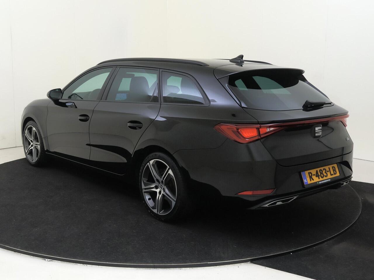 Seat LEON Sportstourer 1.0 eTSI FR Business | Parkeersensoren achter | 3-zone airco | Cruise Control | CarPlay | Lane assist | Elektrisch inklapbare buitenspiegels |