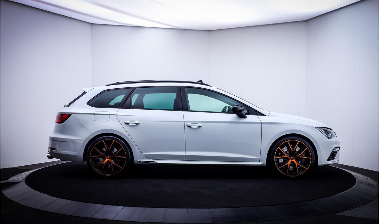 Seat LEON ST 2.0T 300Pk 4DRIVE CUPRA PANO | LEDER | DCC | VIRTUAL | CAMERA | CARPLAY | MILLTEK | ACC | STOELVERW | LMV 19''