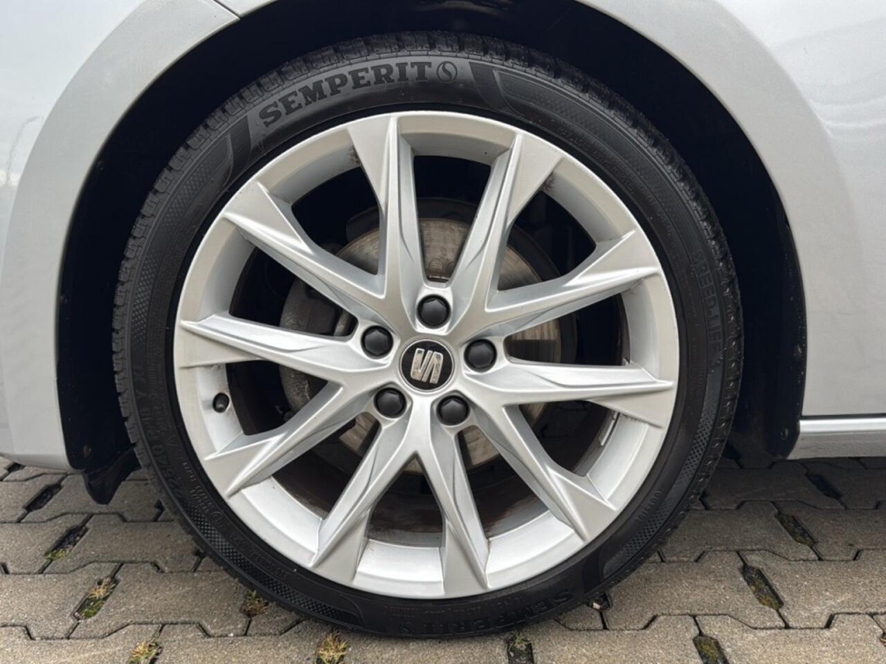 Seat LEON 2.0 TDI DSG FR PANO-DAK/CAMERA/BEATS-AUDIO/NAVI/CARPLAY/ACC/STOELVERW