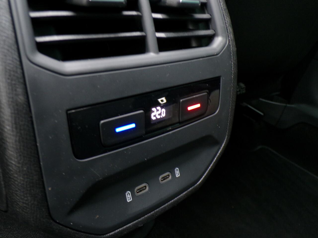 Seat LEON Sportstourer 1.5 TSI Style Launch Edition, Full LED / Trekhaak / Elektr. Schuifdak / Camera + Sensoren / Carplay + Android Auto