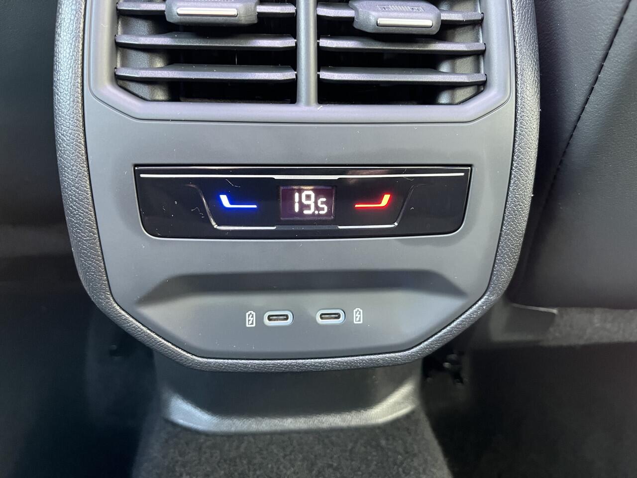 Seat LEON Sportstourer 1.5 eTSI FR Business Intense / AUTOMAAT/ PANO/ BEATS/ STANDKACHEL/ ELEK. TREKHAAK/ CAMERA/ PARK. SENSOREN/ MEMORY SEATS/ LED/ STOEL-STUURVERWARM./ ADAPT. CRUISE/ FULL LINK/ NAVI/ CLIMA/ DAB