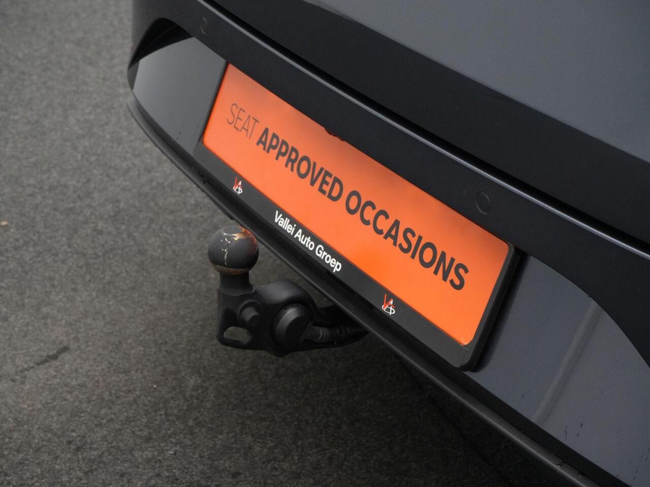 Seat LEON Sportstourer 1.0 eTSI 110 pk DSG Style Business Intense | Trekhaak | Achteruitrijcamera | Stoel-/stuurverwarming | 16 inch