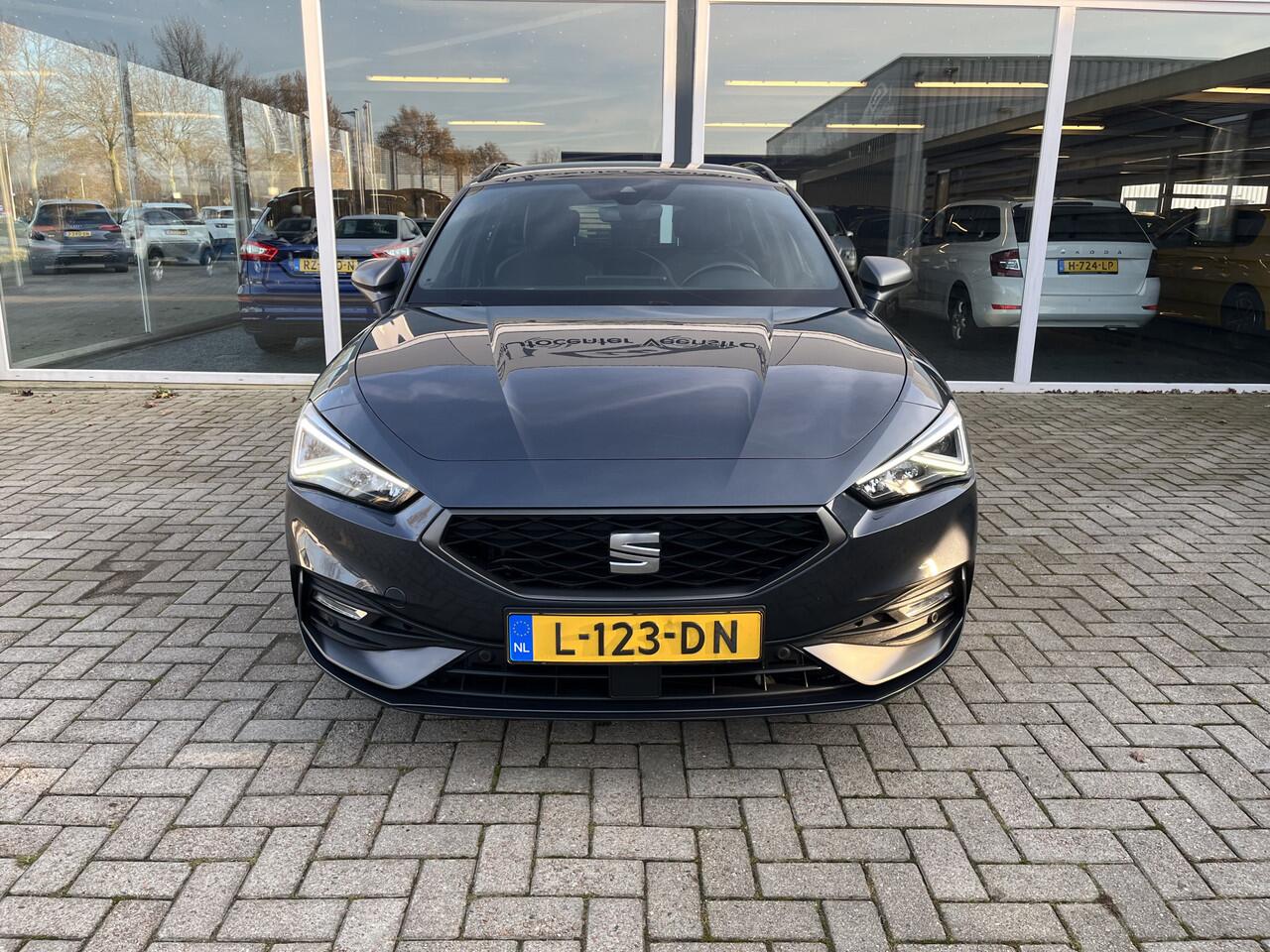 Seat LEON Sportstourer 1.5 eTSI FR Launch Edition/ Automaat / Virtual / Led / Lmv / Clima