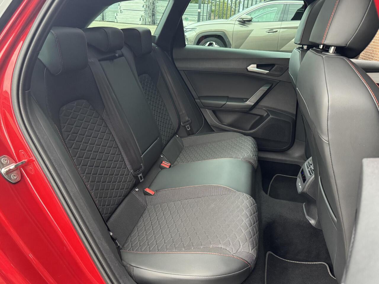 Seat LEON SPORTSTOURER 1.5 TSI FR BUSINESS INTENSE I SCHUIFDAK I P-CAMERA I KEYLESS ENTRY I ADAPT. CRUISE CONTROL