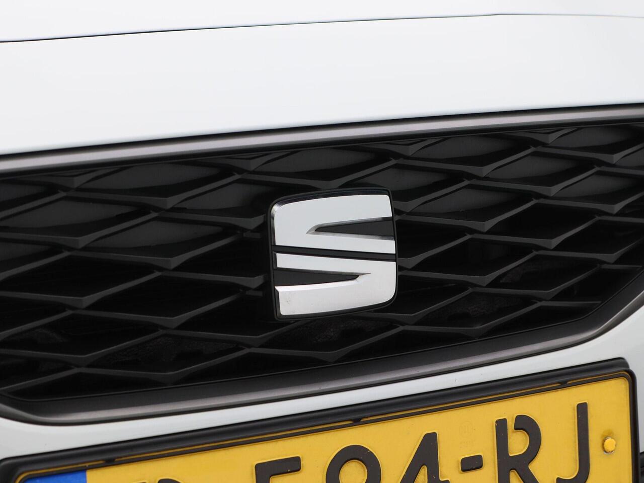 Seat LEON 1.5 TSi 150 Pk FR Business | Full LED | Adaptive Cruise | Trekhaak | Sensoren | Privacy Glass | Navigatiesysteem | 17 Inch | 60.393 Km!!