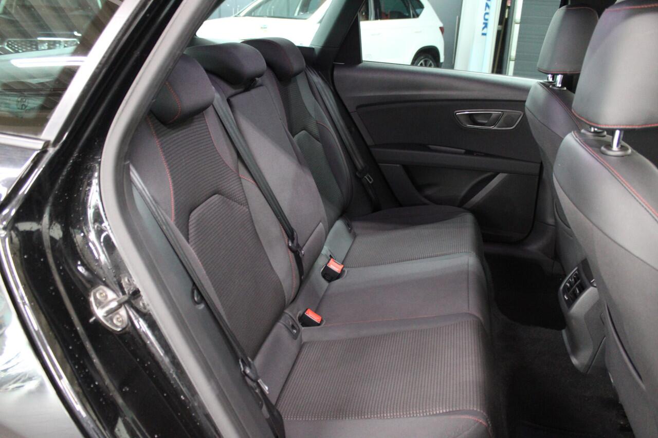 Seat LEON Sportstourer 1.5 TSI FR Business Intense / Stoelverwarming / Navi. / Afneembare trekhaak /