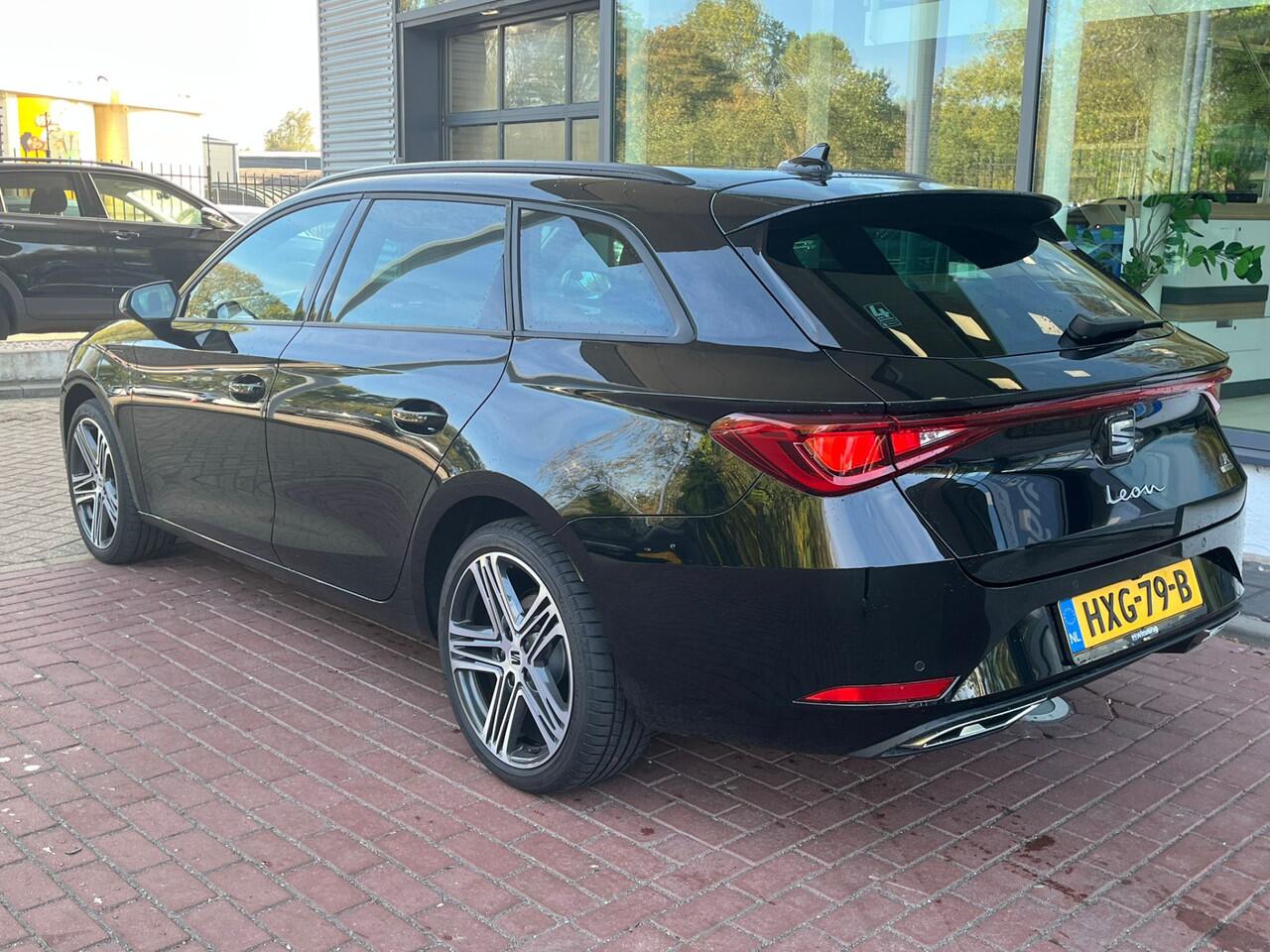 Seat LEON Sportstourer 1.5 TSI DSG e-Hybrid FR Business / 18'' LMV / Navigatie / Carplay / Achteruitrij camera / Adaptieve cruise control / 132 KM WLTP