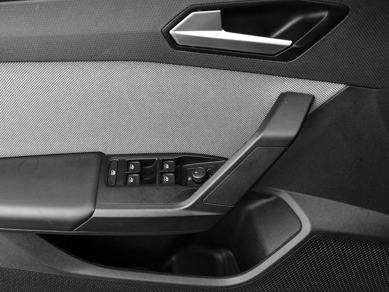 Seat LEON Sportstourer 1.0 TSI 110pk Style Business Intense · Apple/Android Car Play · Camera · Navigatie · P-Sensoren · Park Assist · 16'' Inch · Garantie t/m 10-10-2027 of 100.000km