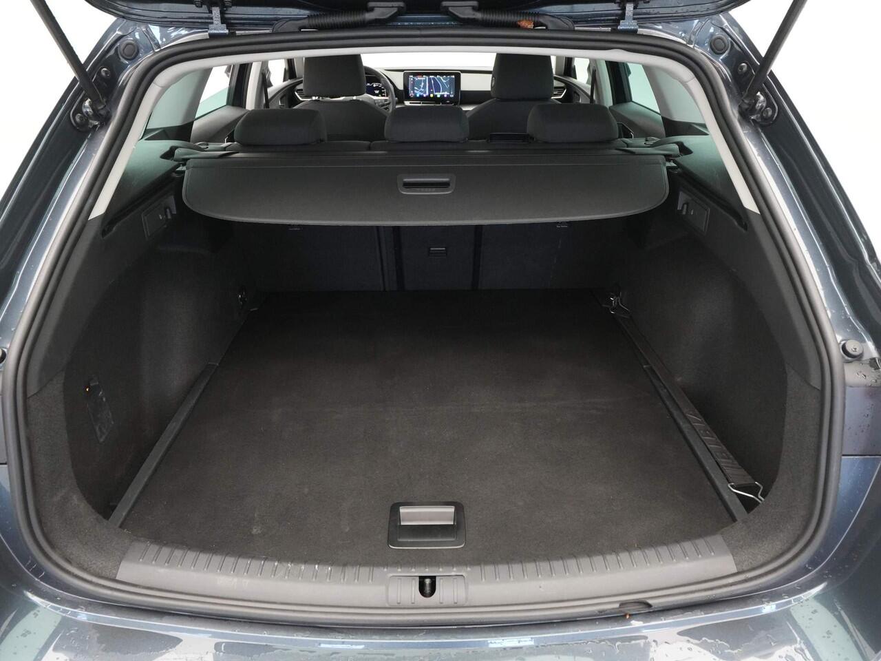 Seat LEON Sportstourer 1.0 eTSI 110pk DSG Style Business Intense Navigatie Wegkl. trekhaak Camera Acc Parkassist 35