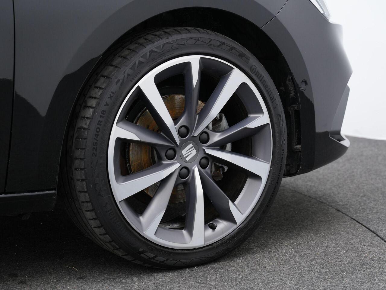 Seat LEON 1.5 eTSI 150 pk DSG FR Business Intense | Trekhaak | Stuur-/stoelverwarming | Achteruitrijcamera | Adaptive Cruise | Navigatie