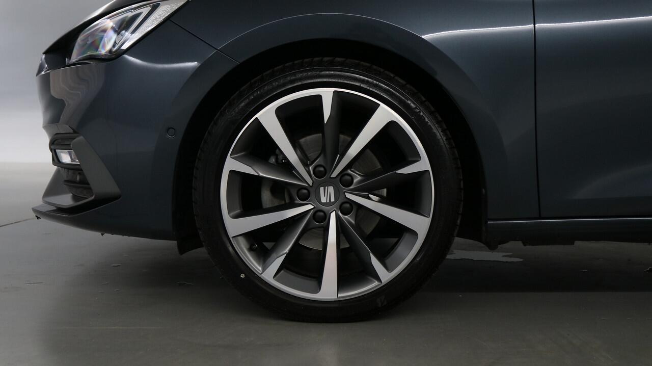 Seat LEON Sportstourer 1.5 eTSI 150pk FR Business Intense DSG / Navigatie / Parkeersensoren