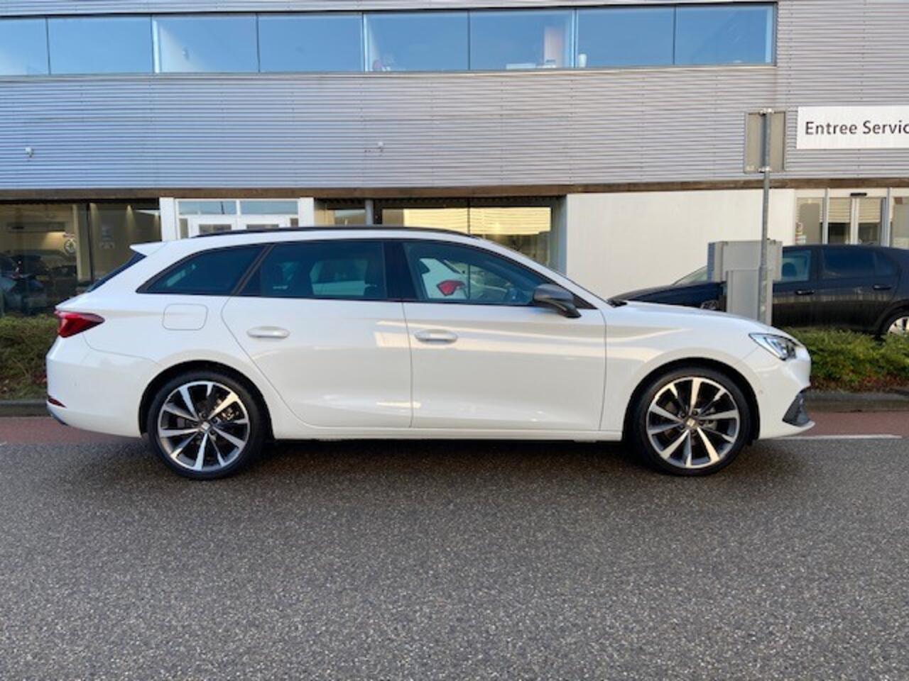 Seat LEON Sportstourer 1.0 eTSI FR Business Intense / Navi/ Camera/ CarPlay/ Virtual Cockpit