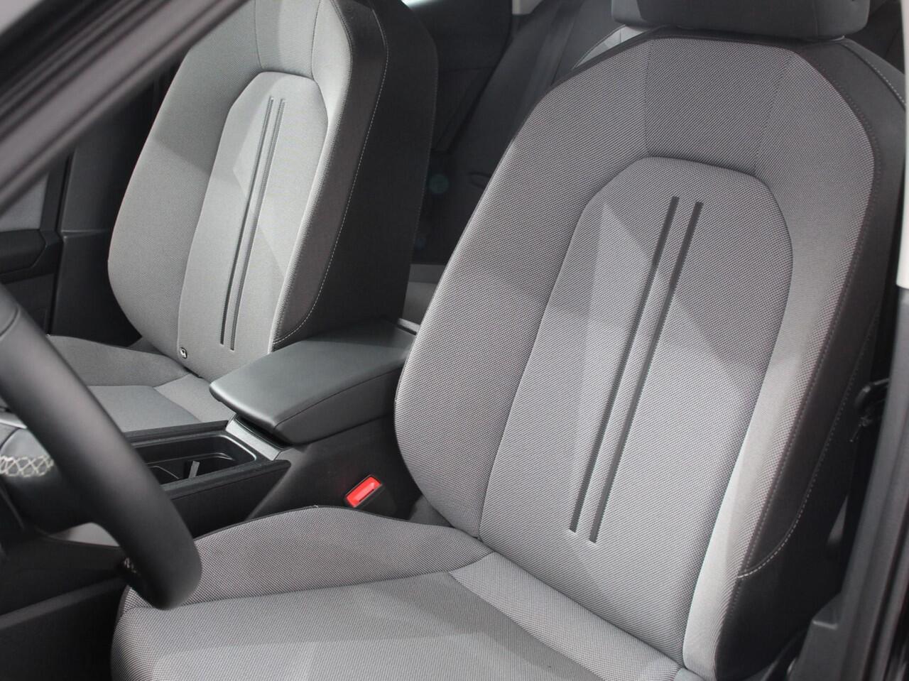 Seat LEON 1.0 eTSI 110pk DSG Style Navigatie Apple Carplay/ Android Auto Camera Parkeersensoren Stoel- en stuurverwarming Cruise Control Virtual Cockpit Climate Control