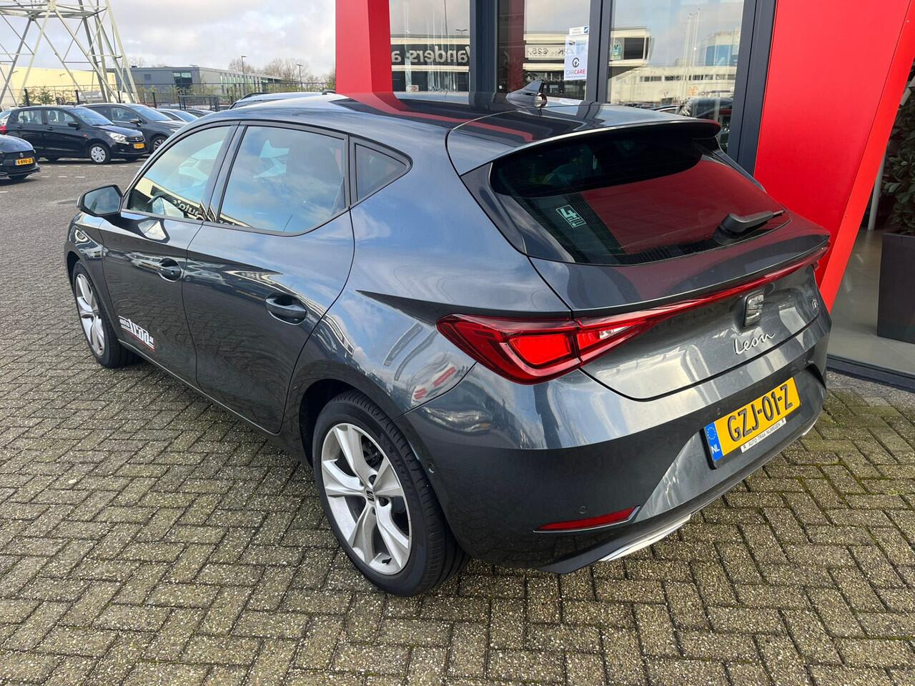 Seat LEON 1.5 eTSI FR Business Intense DSG Automaat / Navigatie / 17'' LMV /