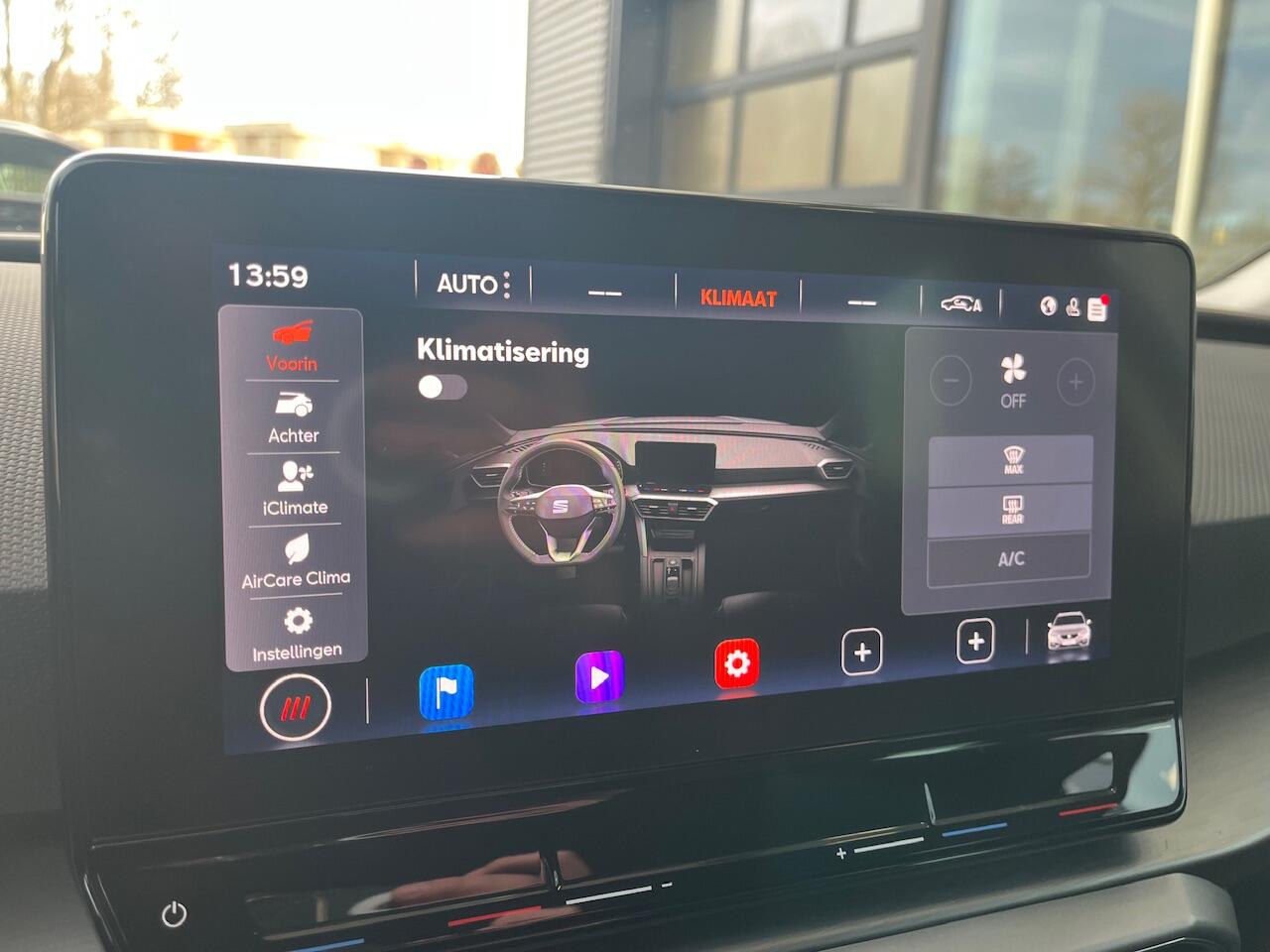 Seat LEON Sportstourer 1.4 TSI DSG eHybrid PHEV FR Business Intense / Zwenkbare trekhaak / Achteruitrij camera / Navigatie / 17'' LMV