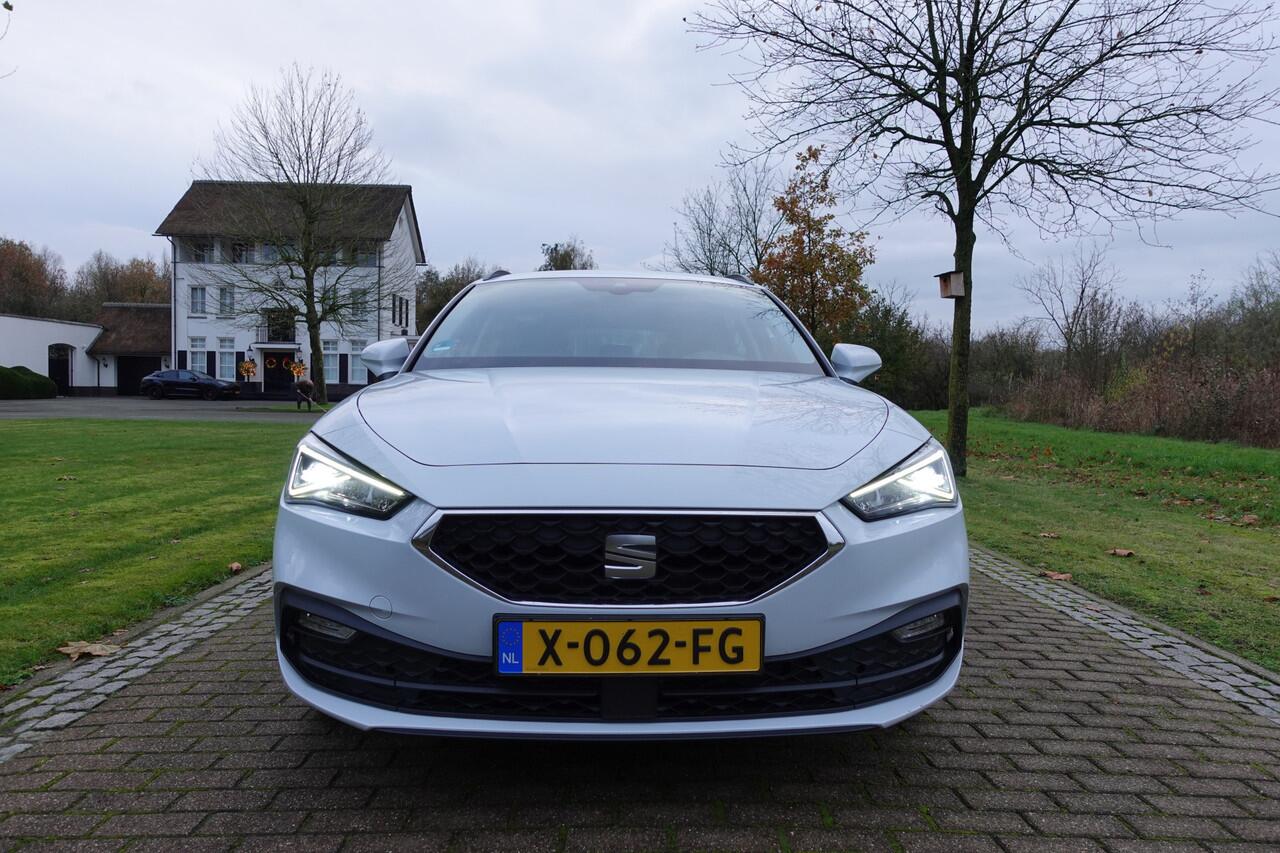 Seat LEON Sportstourer 1.0 eTSI FR Business Intense | Trekhaak | CarPlay | Camera | Stuurwielverw. | Stoelverw. | BTW |