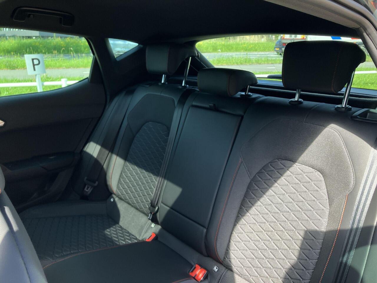 Seat LEON FR Business 1.5 TSI eHybrid 150kW / 204pk Hatchbac | 18'' Lichtmetalen Velgen | Panorama dak | Black Pakket |