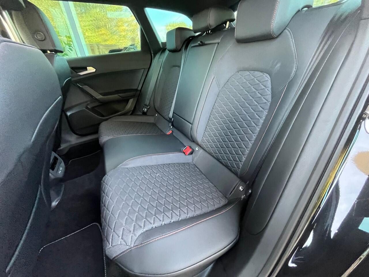 Seat LEON Sportstourer 1.5 TSI DSG e-Hybrid FR Business / 18'' LMV / Navigatie / Carplay / Achteruitrij camera / Adaptieve cruise control / 132 KM WLTP