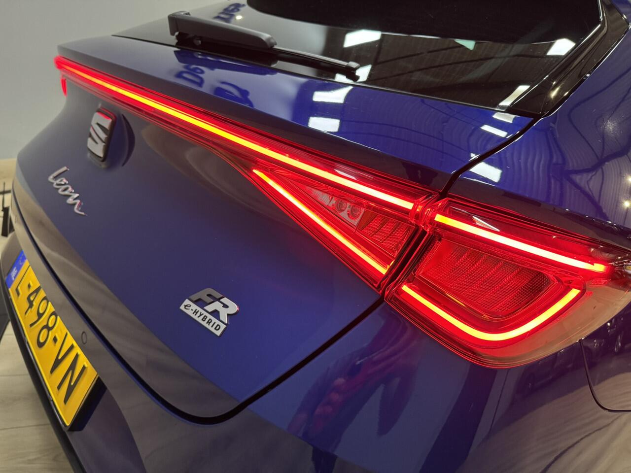 Seat LEON Sportstourer 1.4 TSI eHybrid PHEV FR Airco ECC | Panorama | LED | Adaptive Cruise | Virtual | Camera | Isofix