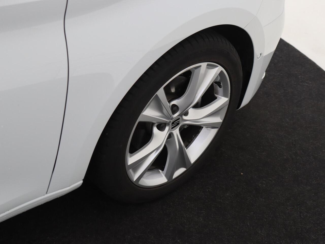 Seat LEON Sportstourer 1.0 eTSI DSG FR Business Intense