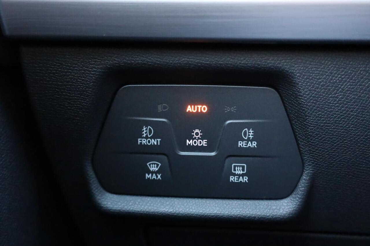 Seat LEON Sportstourer 1.5 TSI e-Hybrid FR Business 204PK / 150kW DSG, uit voorraad leverbaar! Achteruitrijcamera, PGR Trekhaak zwenkbaar, P29 Technology Pack, Apple Carplay & Android Auto, verwarmbare voorstoelen, Keyless Entry & Start, verwarmbaar stuurwiel, ele