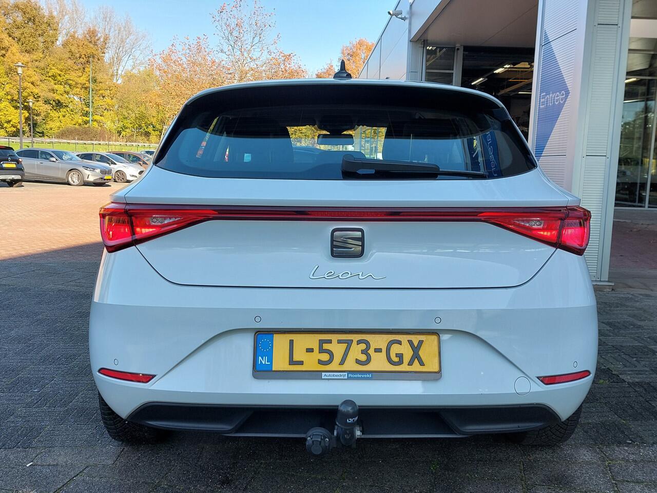 Seat LEON 1.0 TSI 110pk Style | Apple Carplay+Android Auto | Clima | Adap.Cruise | Digitaal Dashboard | Led Koplampen | Pdc | Rijstrook+Licht+Regensensor | 16''lm | Trekhaak