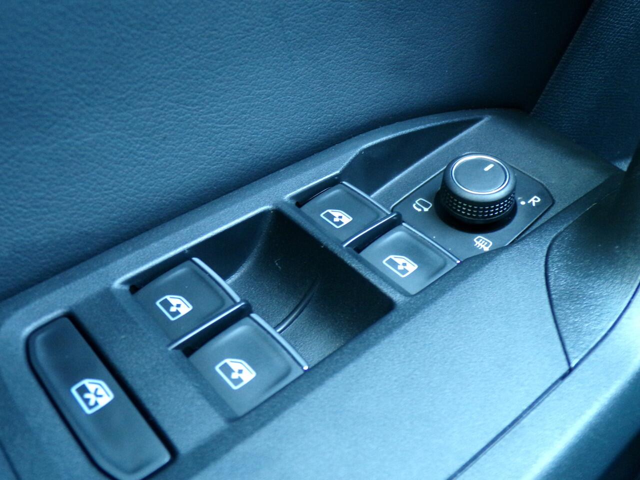 Seat LEON 1.5 eTSI FR Launch Edition 150 PK, Automaat / Carplay + Android Auto / Full LED / Virtual Cockpit / 18' Sportvelgen