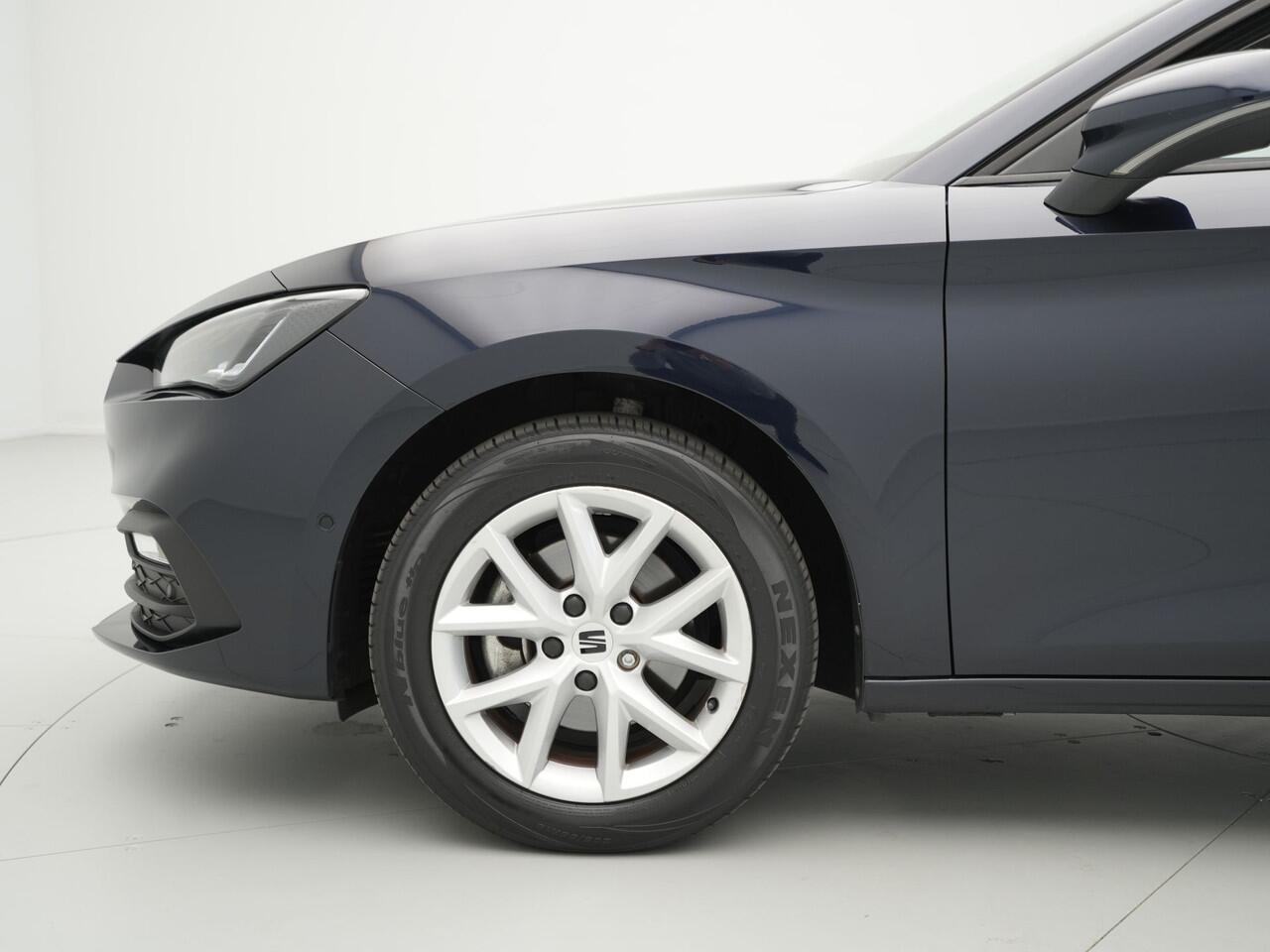 Seat LEON 1.0 eTSI 110 pk DSG Style Business Intense Navigatie Clima Camera Stoelverwarming Parkassist 220